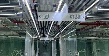 室內(nèi)吊式燈箱指示牌導(dǎo)向牌制作案例一